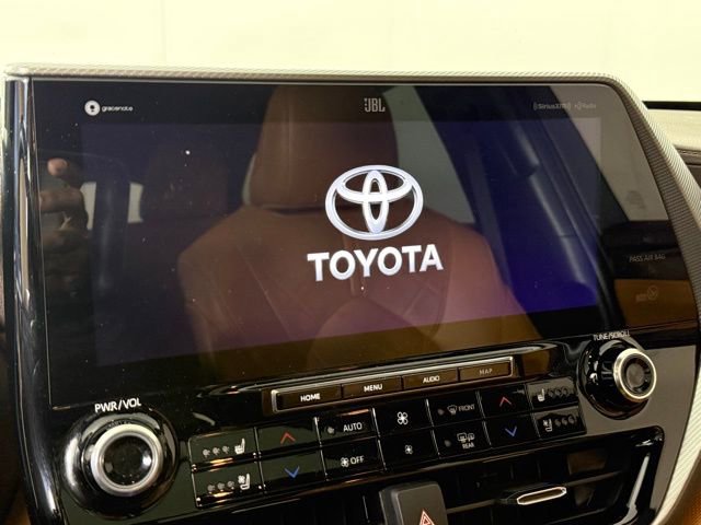 Used 2021 Toyota Highlander Platinum image 16