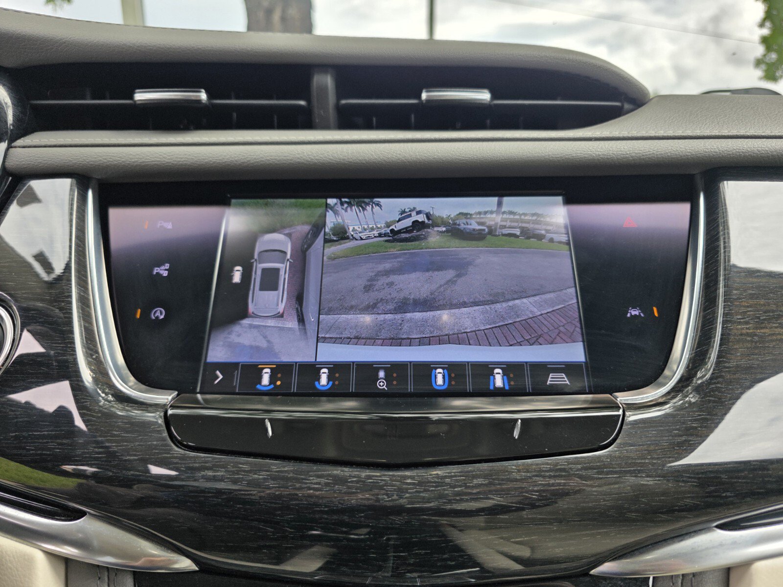 Used 2020 Cadillac XT6 Premium Luxury FWD image 23
