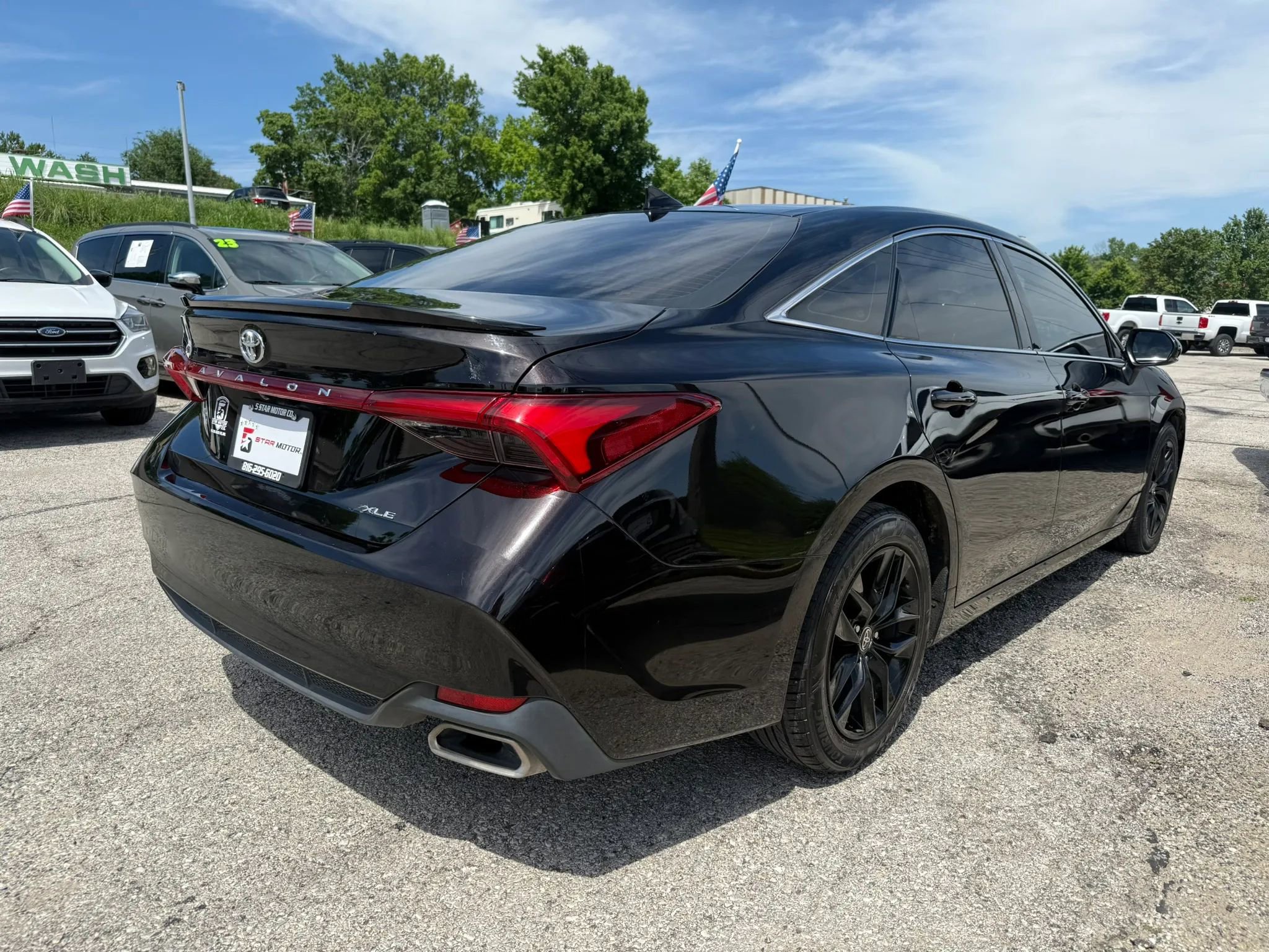 Used 2022 Toyota Avalon XLE FWD image 3