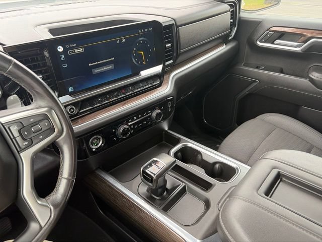 Used 2022 Chevrolet Silverado 1500 LT AWD/4WD image 25
