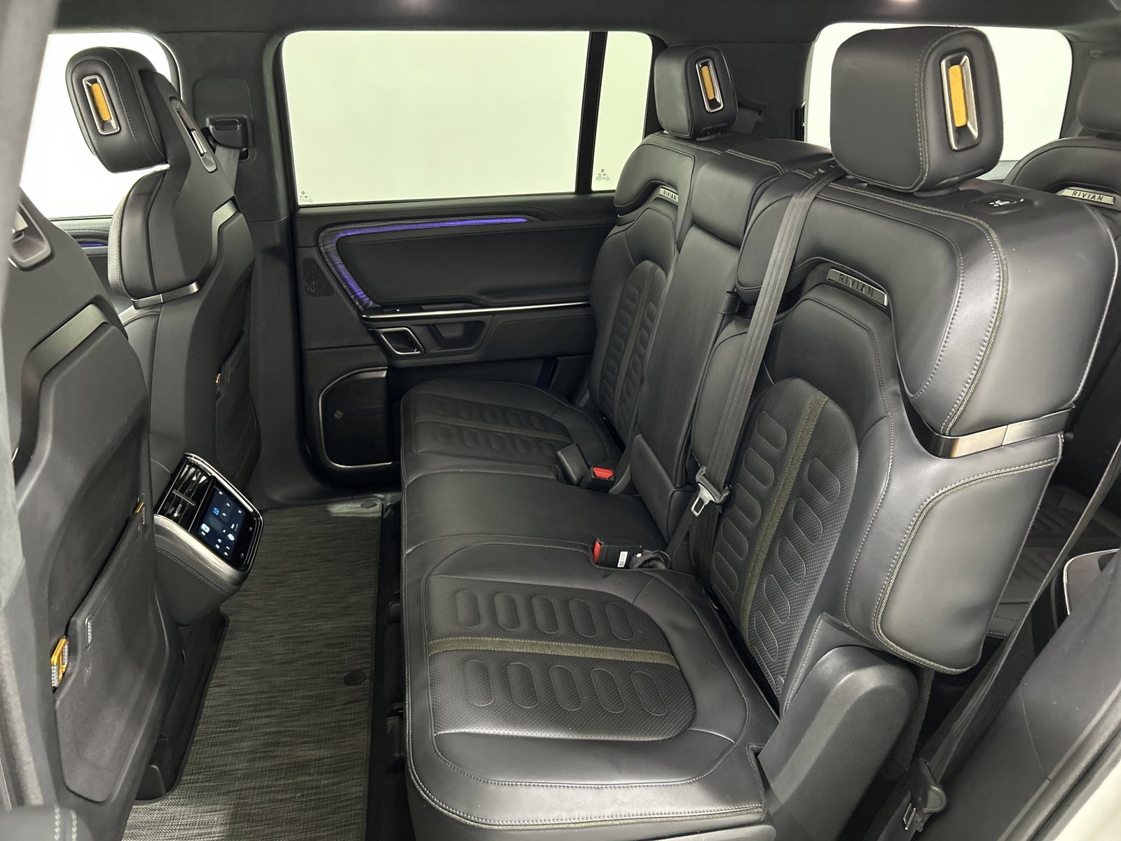 Used 2024 Rivian R1S Adventure image 21