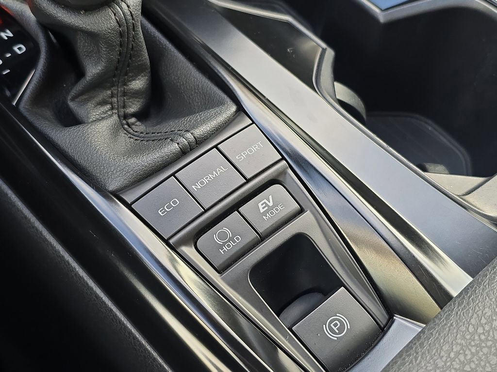Used 2025 Toyota Camry SE image 29