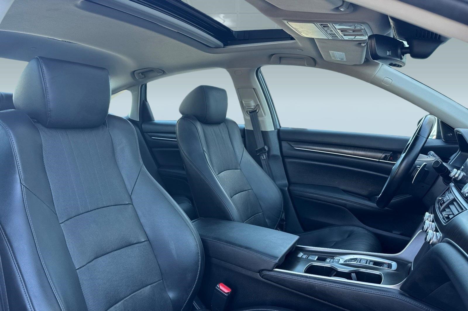 Used 2021 Honda Accord Touring image 30