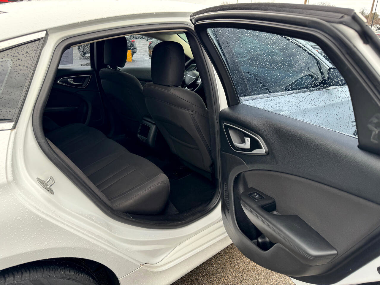 Used 2016 Chrysler 200 Limited image 10