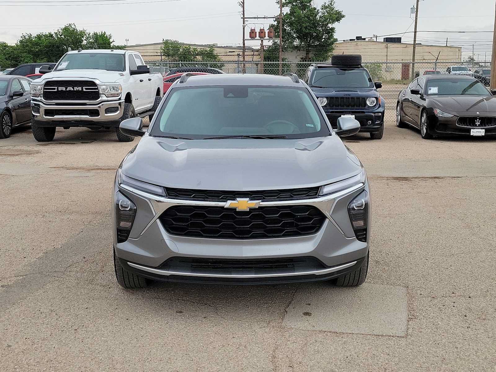 Used 2025 Chevrolet Trax LT FWD image 3
