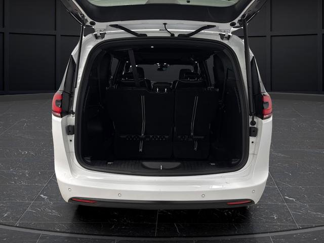 Used 2024 Chrysler Pacifica Limited w/ S Appearance Package image 14