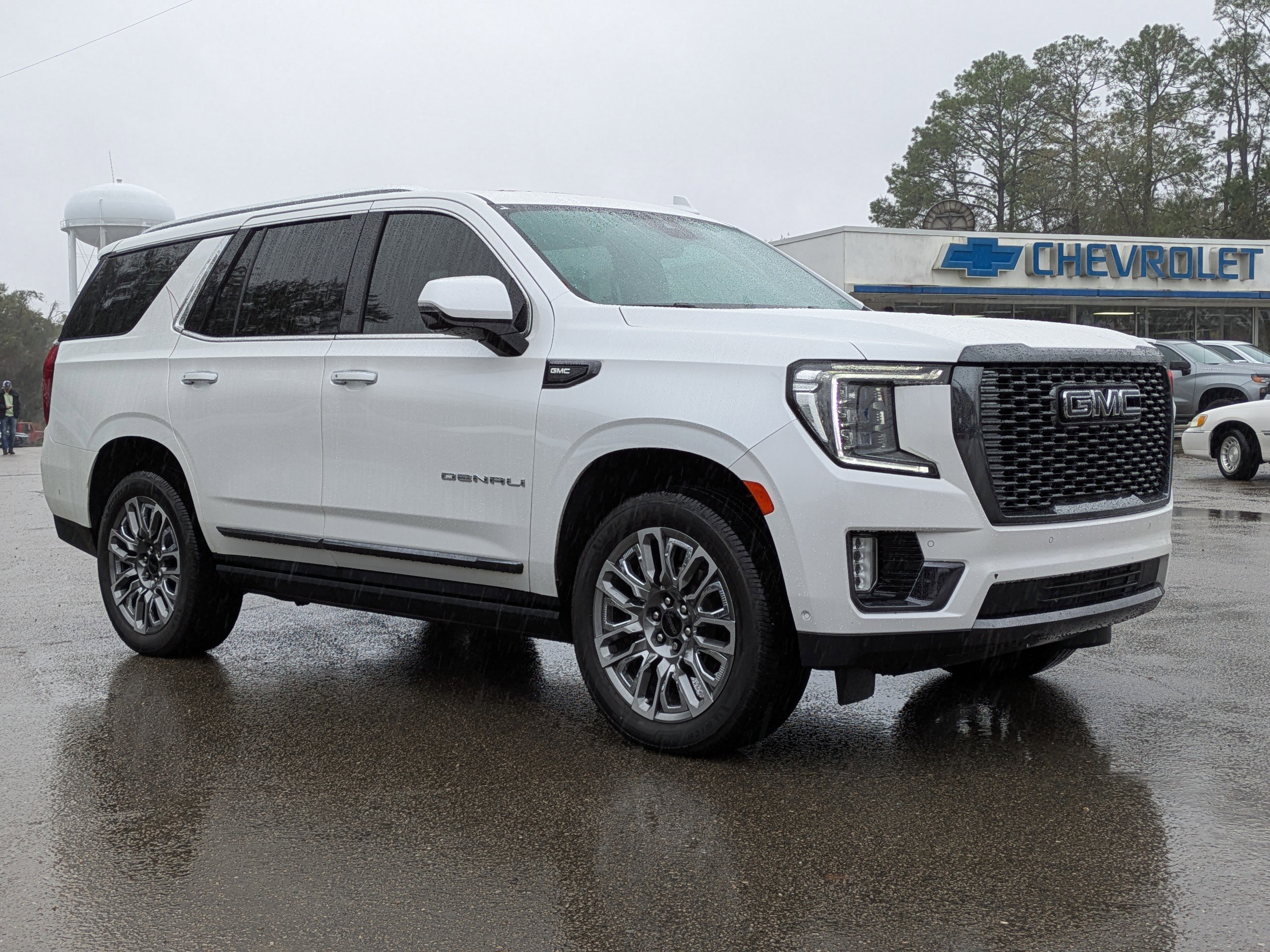 Used 2023 GMC Yukon Denali Ultimate image 2