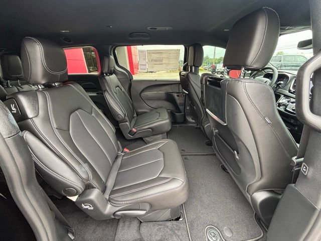 New 2026 Chrysler Pacifica Select image 8