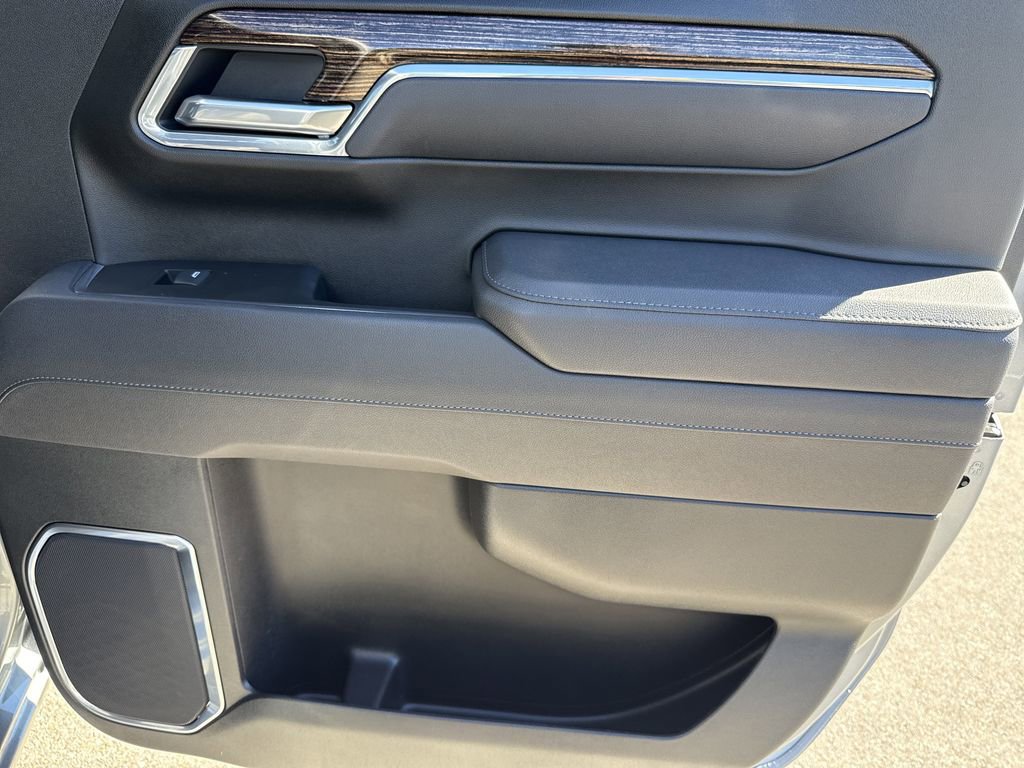 Used 2025 GMC Sierra 1500 Elevation image 38