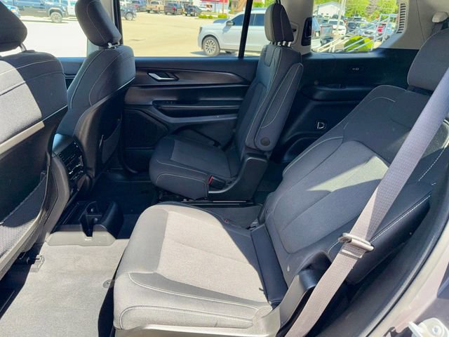 Used 2023 Jeep Grand Cherokee L Laredo RWD image 11