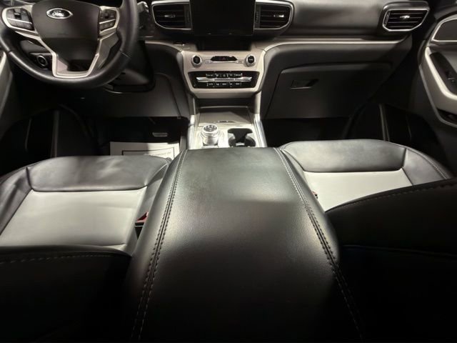 Used 2023 Ford Explorer XLT w/ Equipment Group 202A image 15