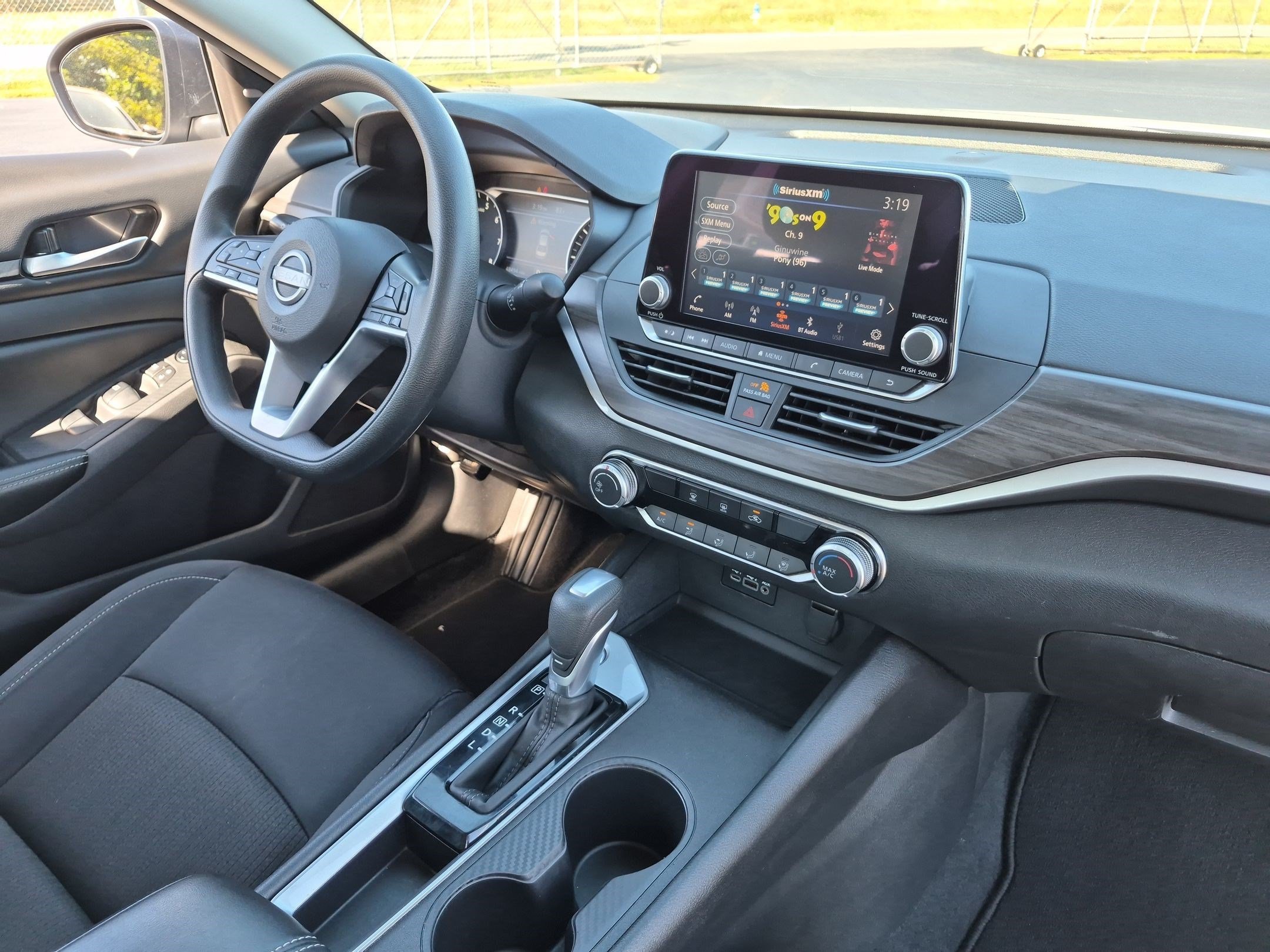 Used 2025 Nissan Altima 2.5 SV FWD image 34