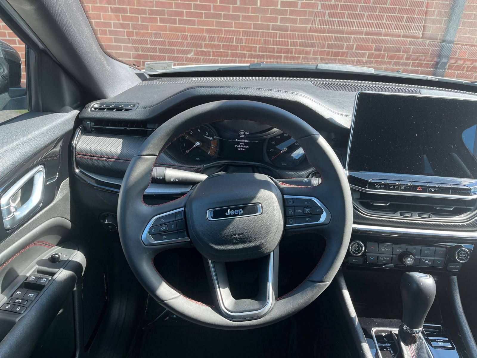 Used 2025 Jeep Compass Trailhawk AWD/4WD image 28