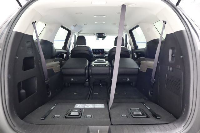 Used 2025 Kia Carnival FWD image 37