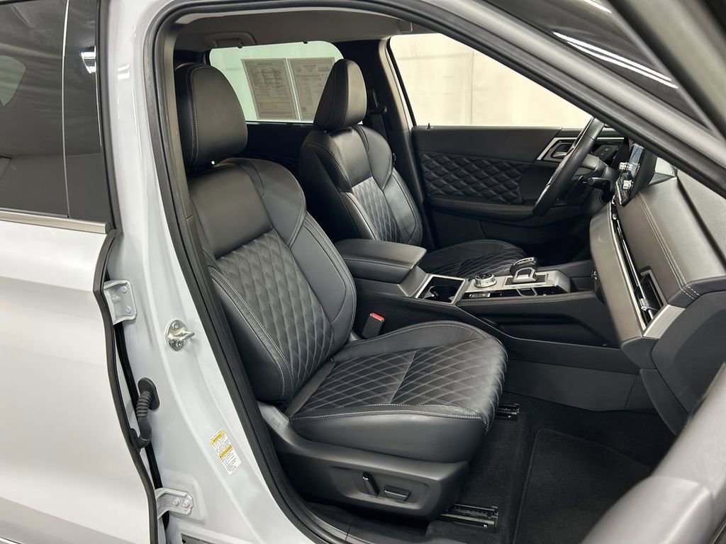 Used 2023 Mitsubishi Outlander SEL image 24