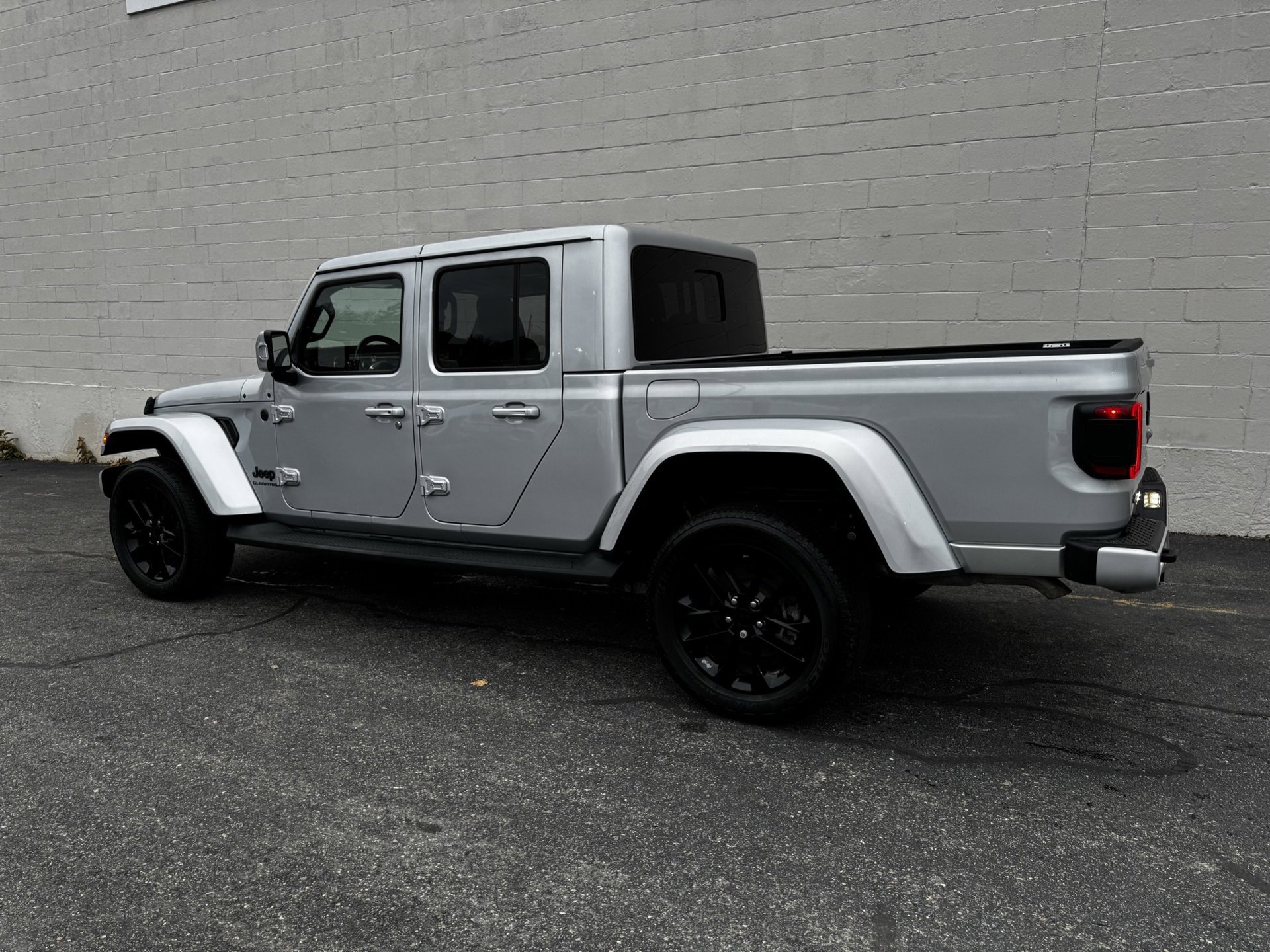 Used 2022 Jeep Gladiator Overland image 3
