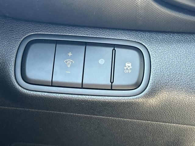 Certified 2024 Hyundai Venue SEL FWD image 17