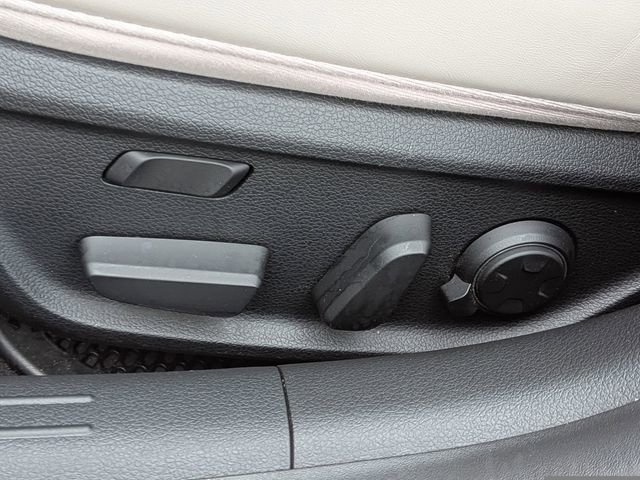 Used 2023 Genesis G70 3.3T w/ Sport Prestige Package image 19