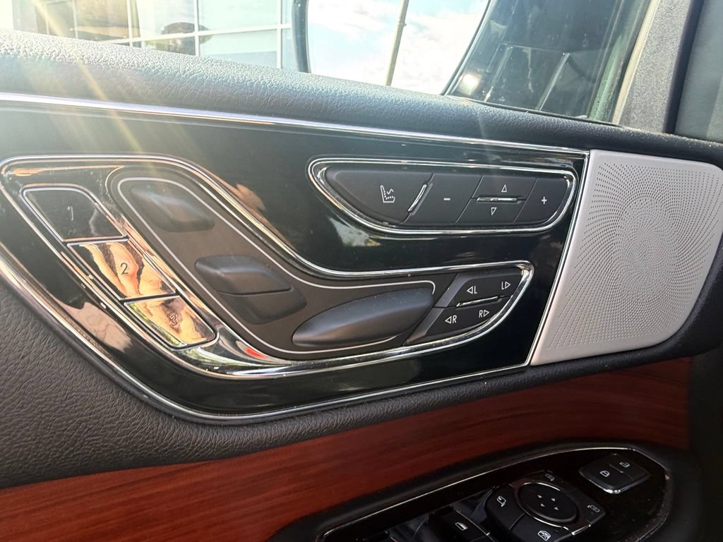 Used 2020 Lincoln Navigator L Reserve w/ Equipment Group 208A Reserve AWD/4WD image 14