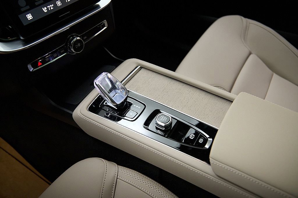 New 2026 Volvo XC90 T8 Plus w/ Protection Package image 17