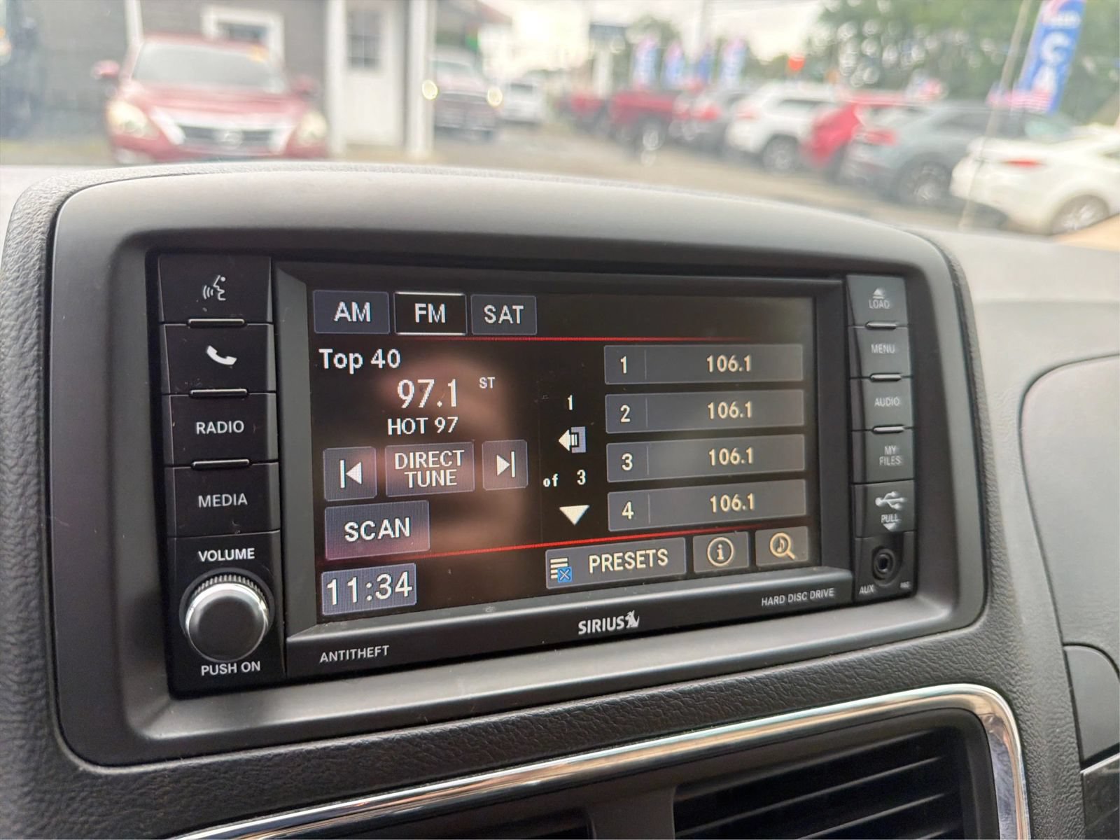 Used 2016 Dodge Grand Caravan SXT w/ UConnect Hands-Free Group FWD image 17