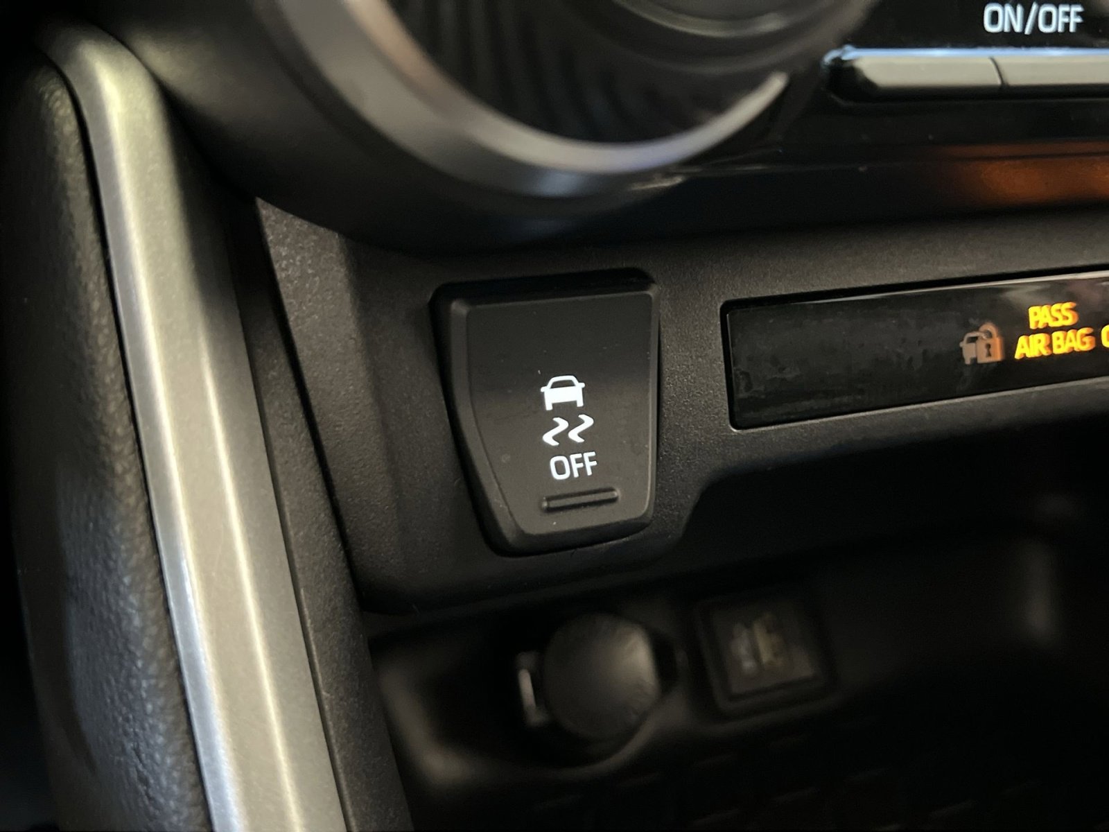Used 2024 Toyota RAV4 LE AWD/4WD image 34