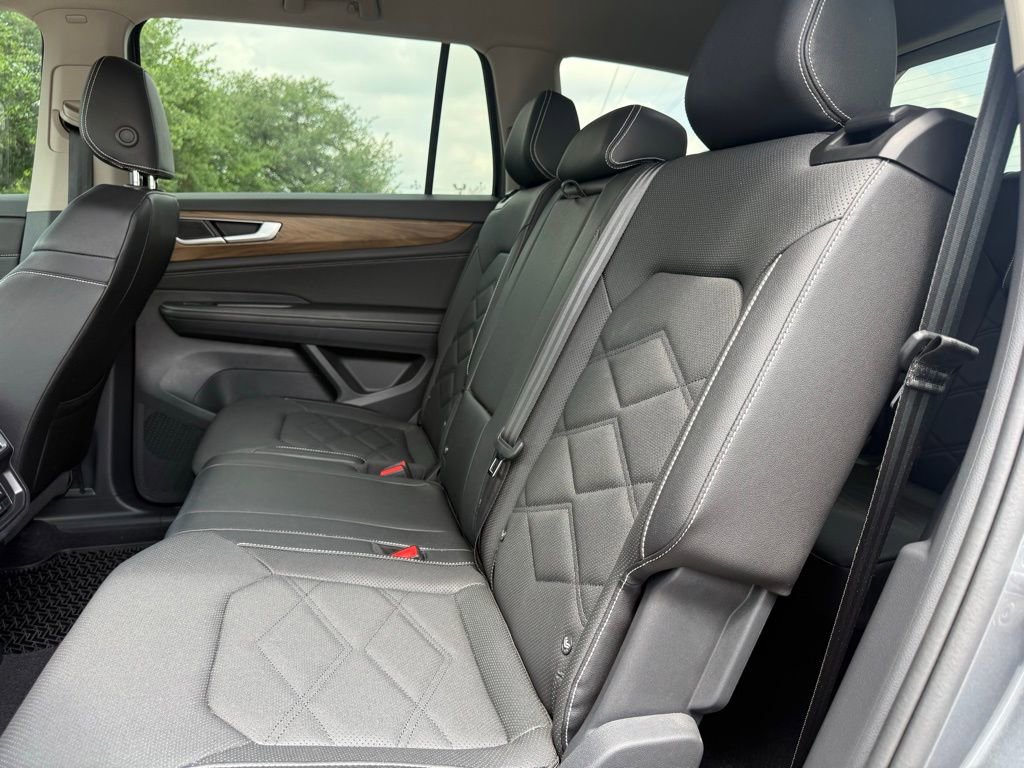 Certified 2025 Volkswagen Atlas SE FWD image 12