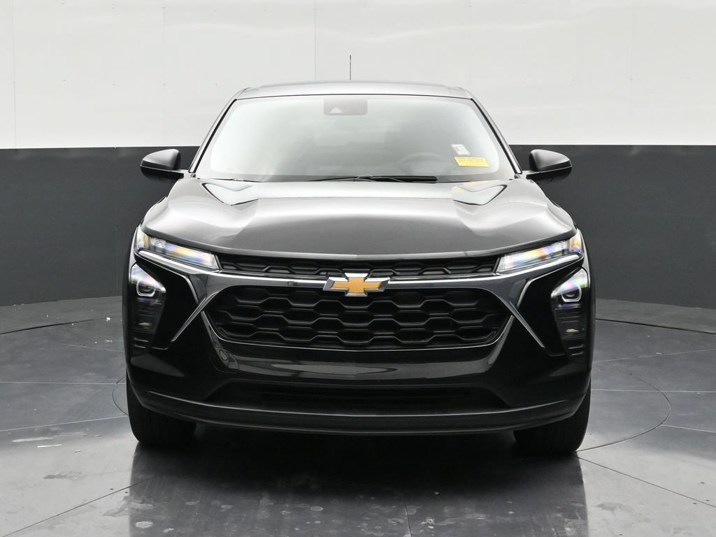 Used 2025 Chevrolet Trax LS FWD image 8