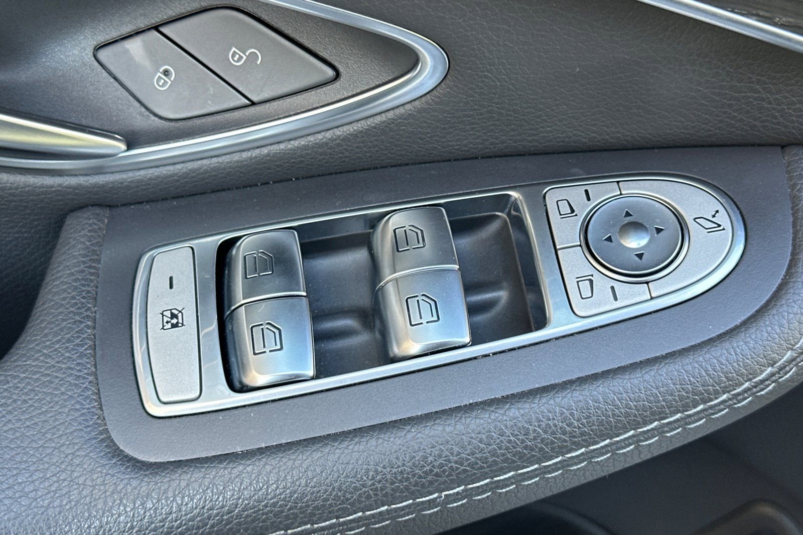 Used 2020 Mercedes-Benz C 300 Sedan image 10