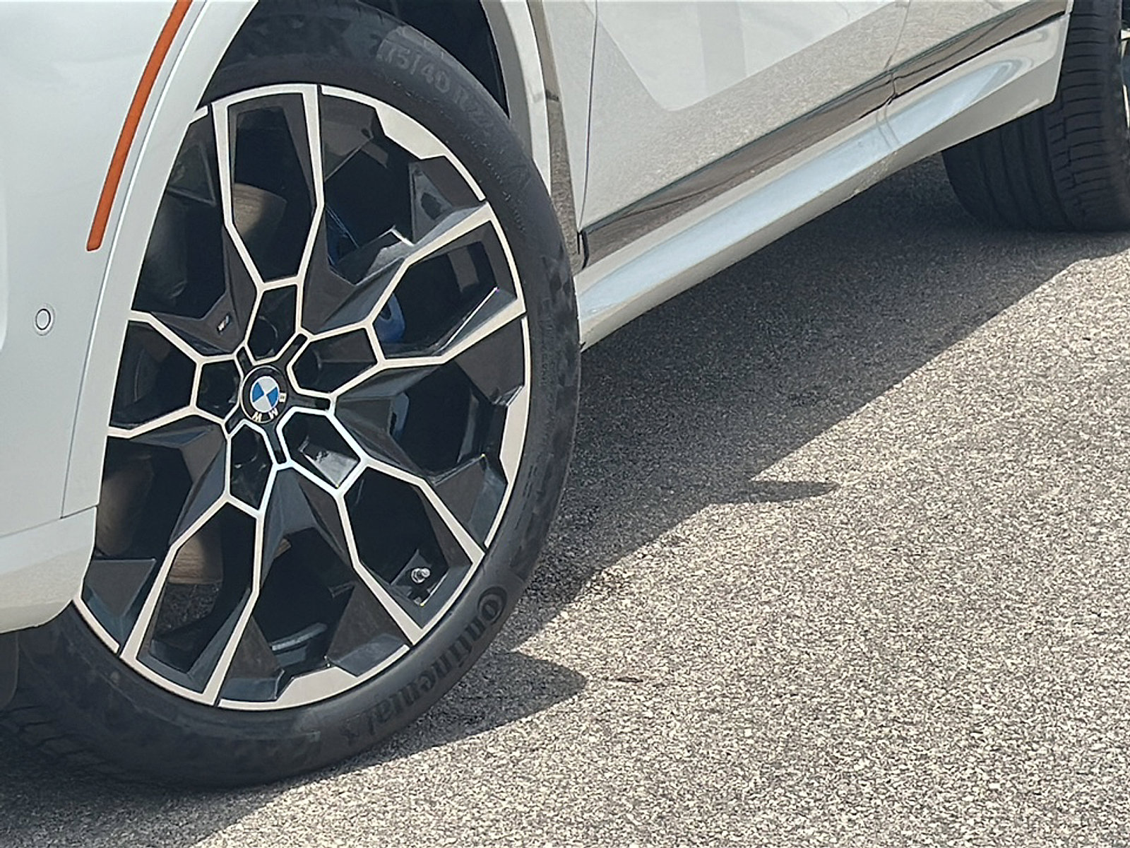 New 2026 BMW X7 M60i image 3