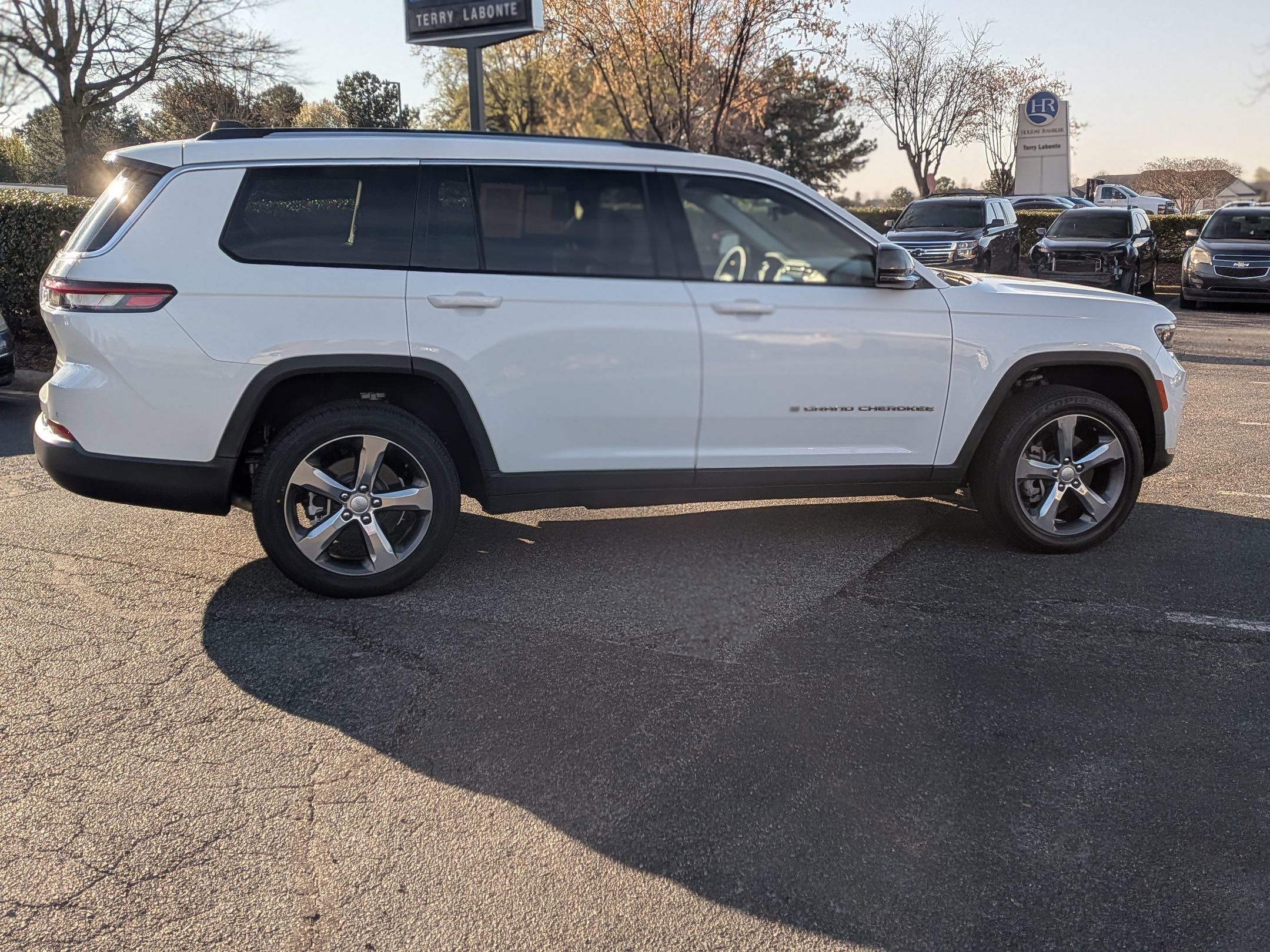 Used 2022 Jeep Grand Cherokee L Limited image 10