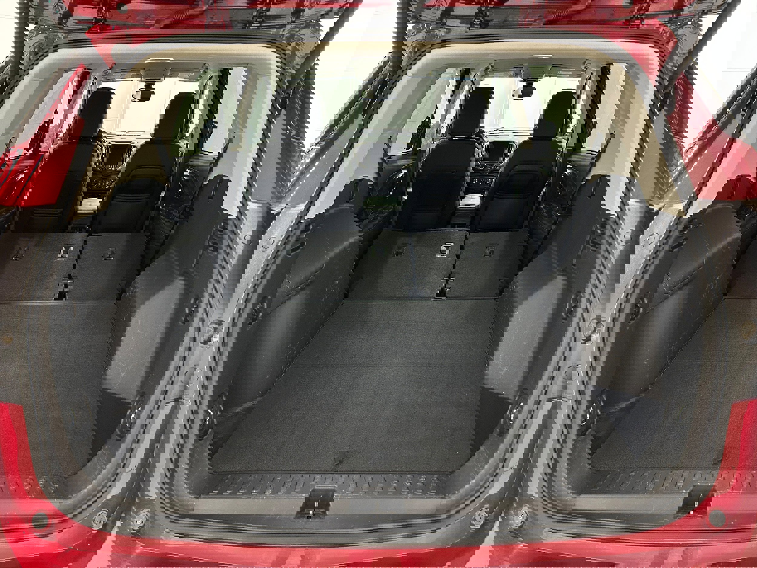 Used 2018 GMC Terrain Denali w/ Advanced Safety Package image 32