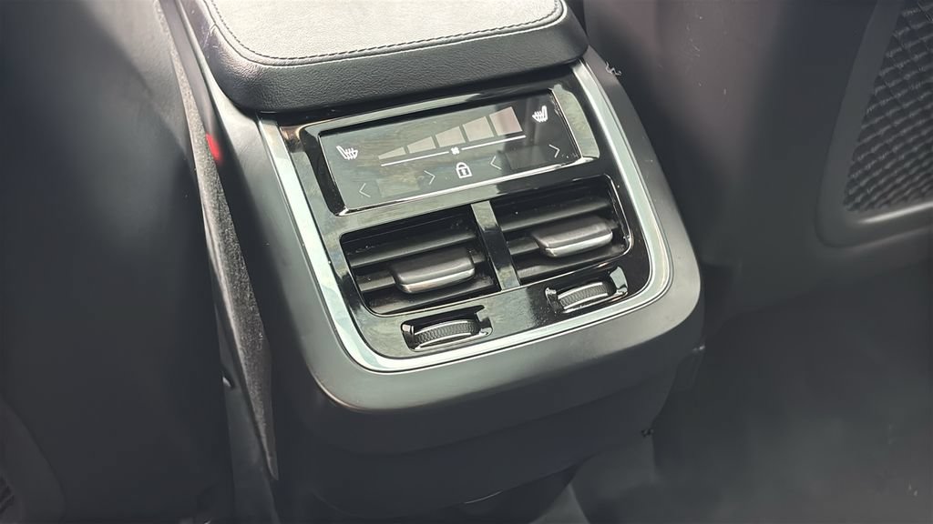 Certified 2024 Volvo XC90 B5 Core w/ Climate Package AWD/4WD image 9