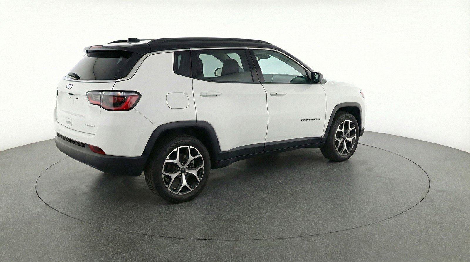 Used 2025 Jeep Compass Limited image 9