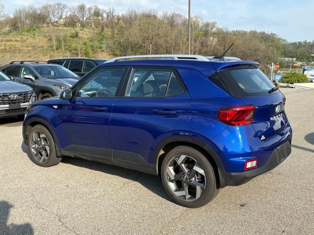 Used 2023 Hyundai Venue SEL image 3