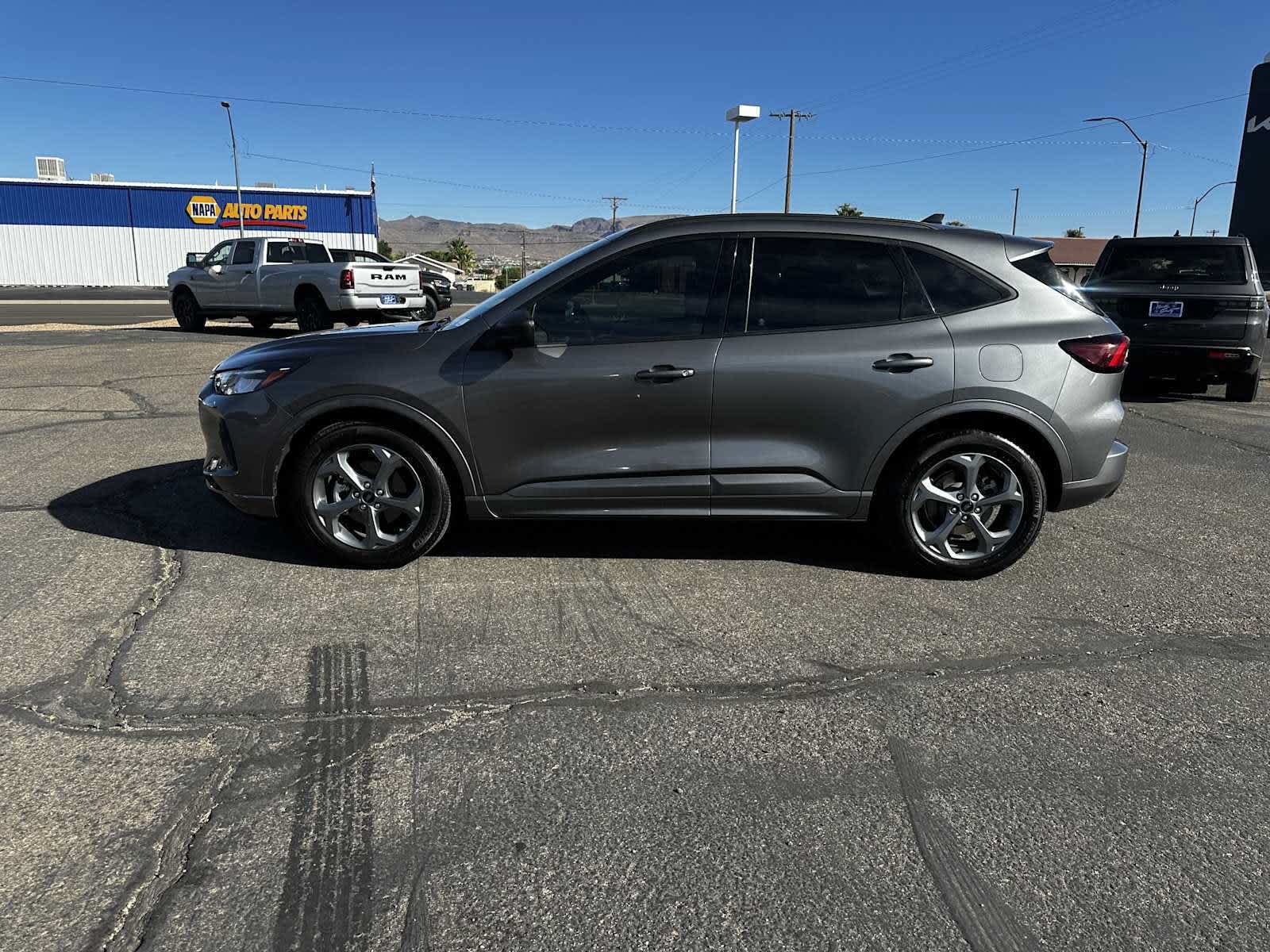 Used 2023 Ford Escape ST-Line w/ Tech Pack #1 FWD image 9