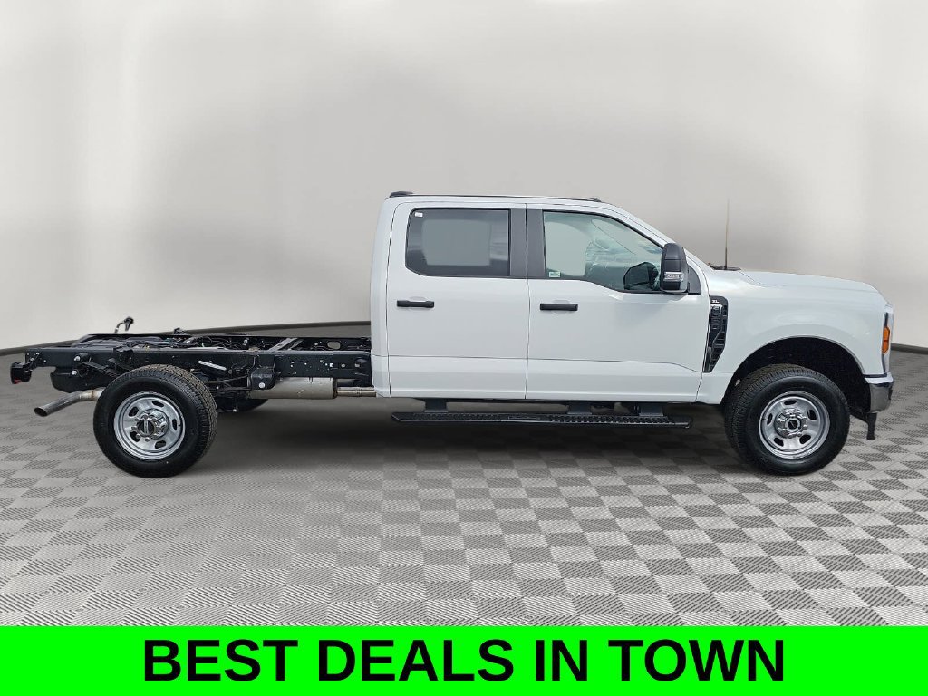 New 2026 Ford F350 XL w/ XL Chrome Package AWD/4WD image 2