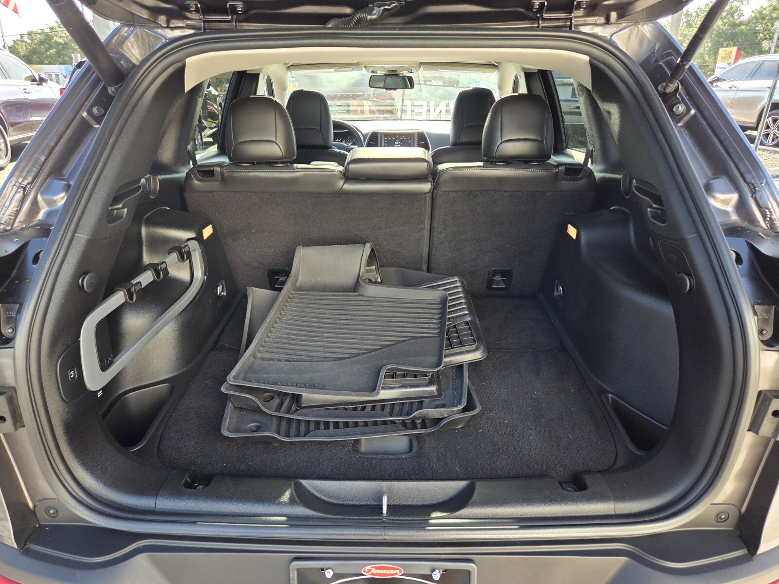 Used 2018 Jeep Cherokee Latitude Plus w/ Comfort/Convenience Group FWD image 15