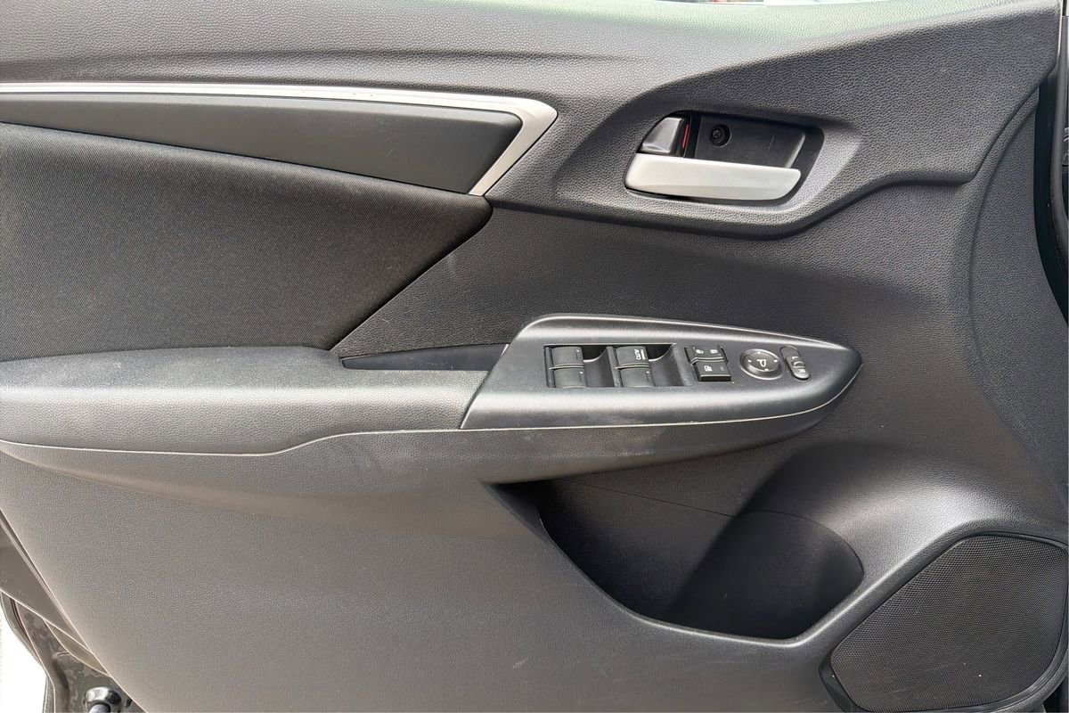 Used 2019 Honda Fit LX image 18