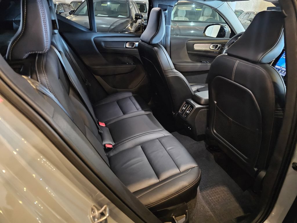 Certified 2024 Volvo XC40 B5 Plus w/ Protection Package Premier AWD/4WD image 9