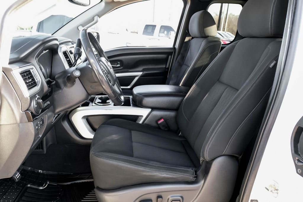 Used 2017 Nissan Titan SV image 28