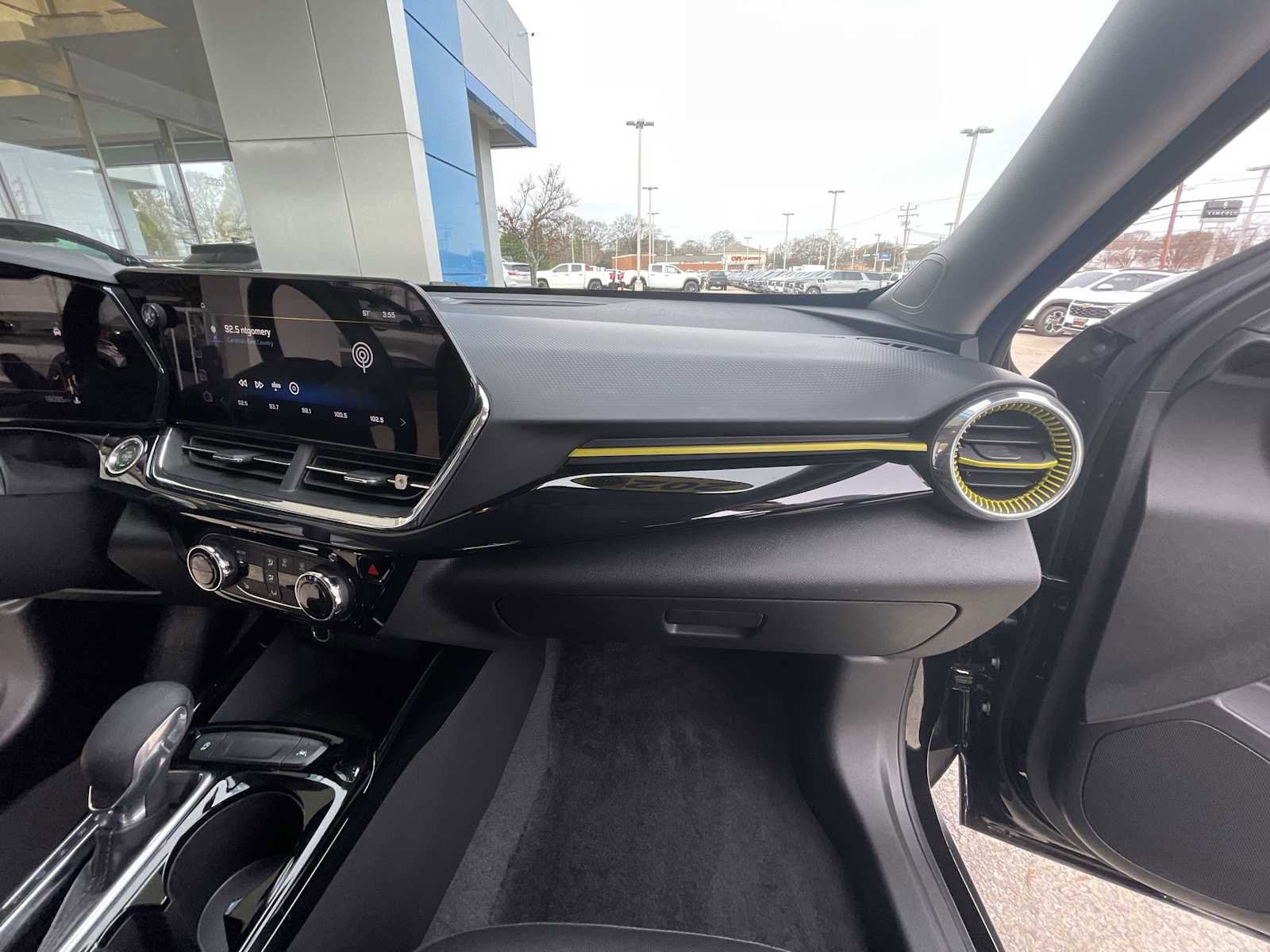 Used 2025 Chevrolet Trax ACTIV w/ Driver Confidence Package image 27