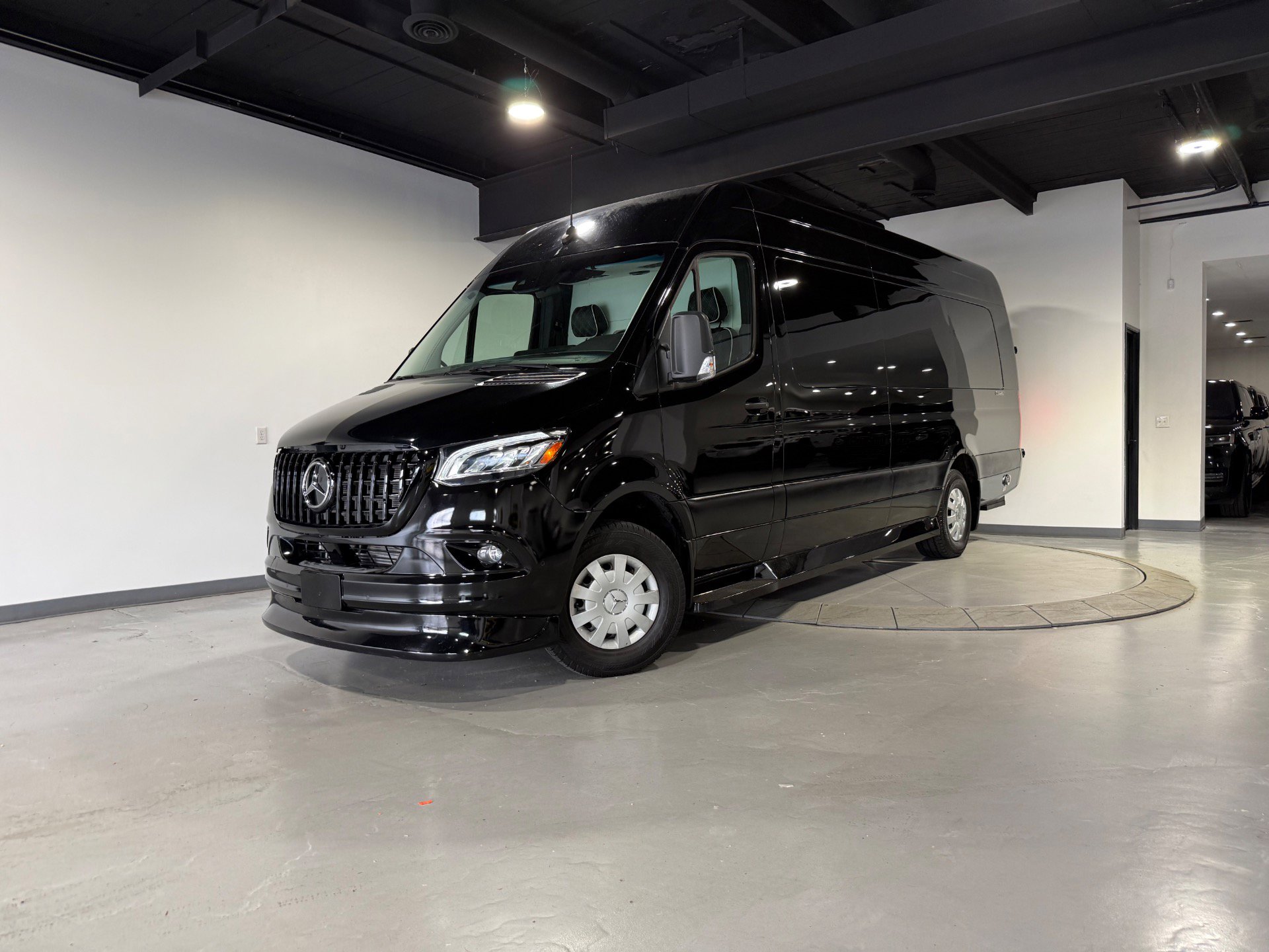 Used 2022 Mercedes-Benz Sprinter 3500 image 2