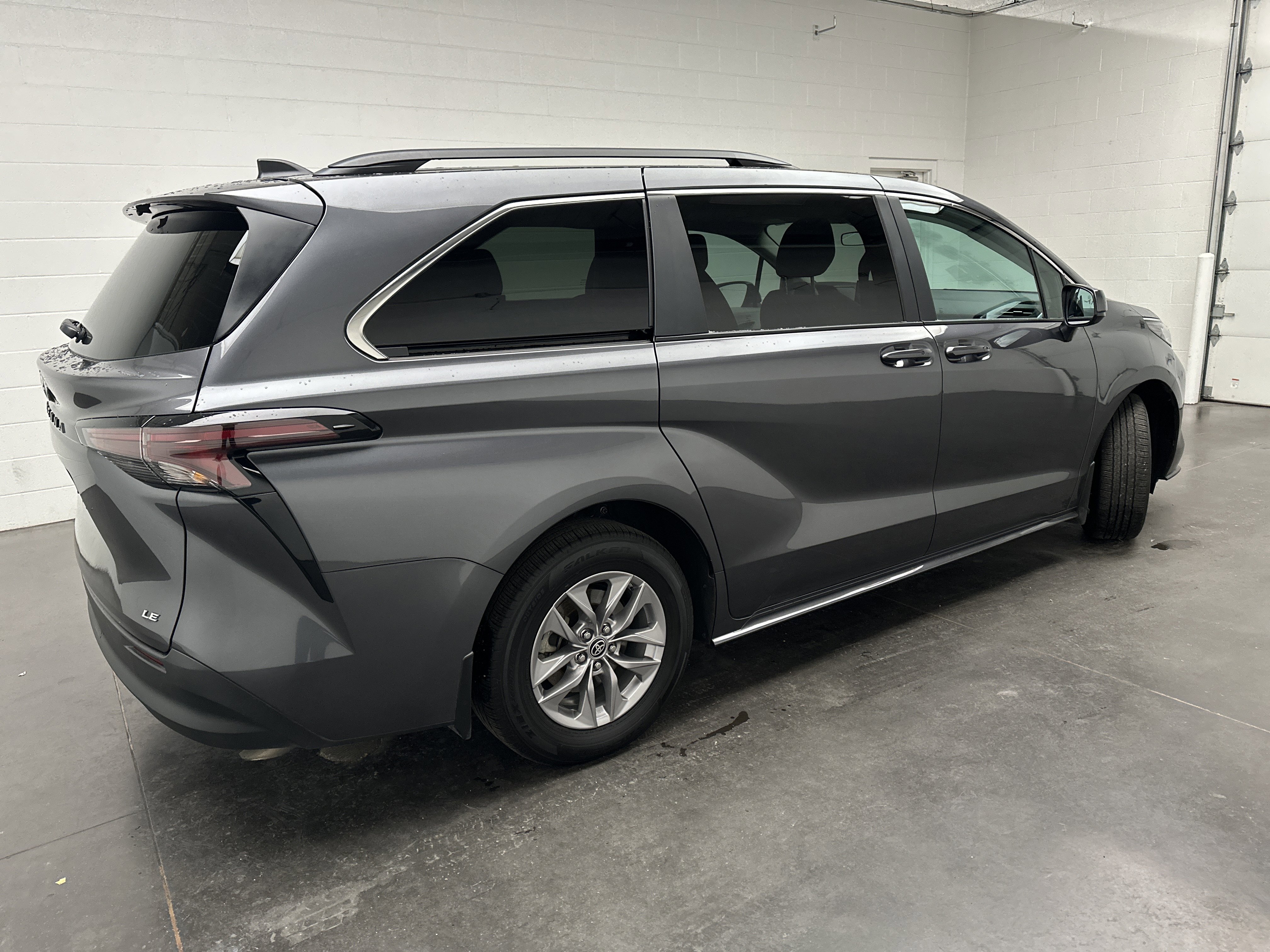 Used 2025 Toyota Sienna LE image 9