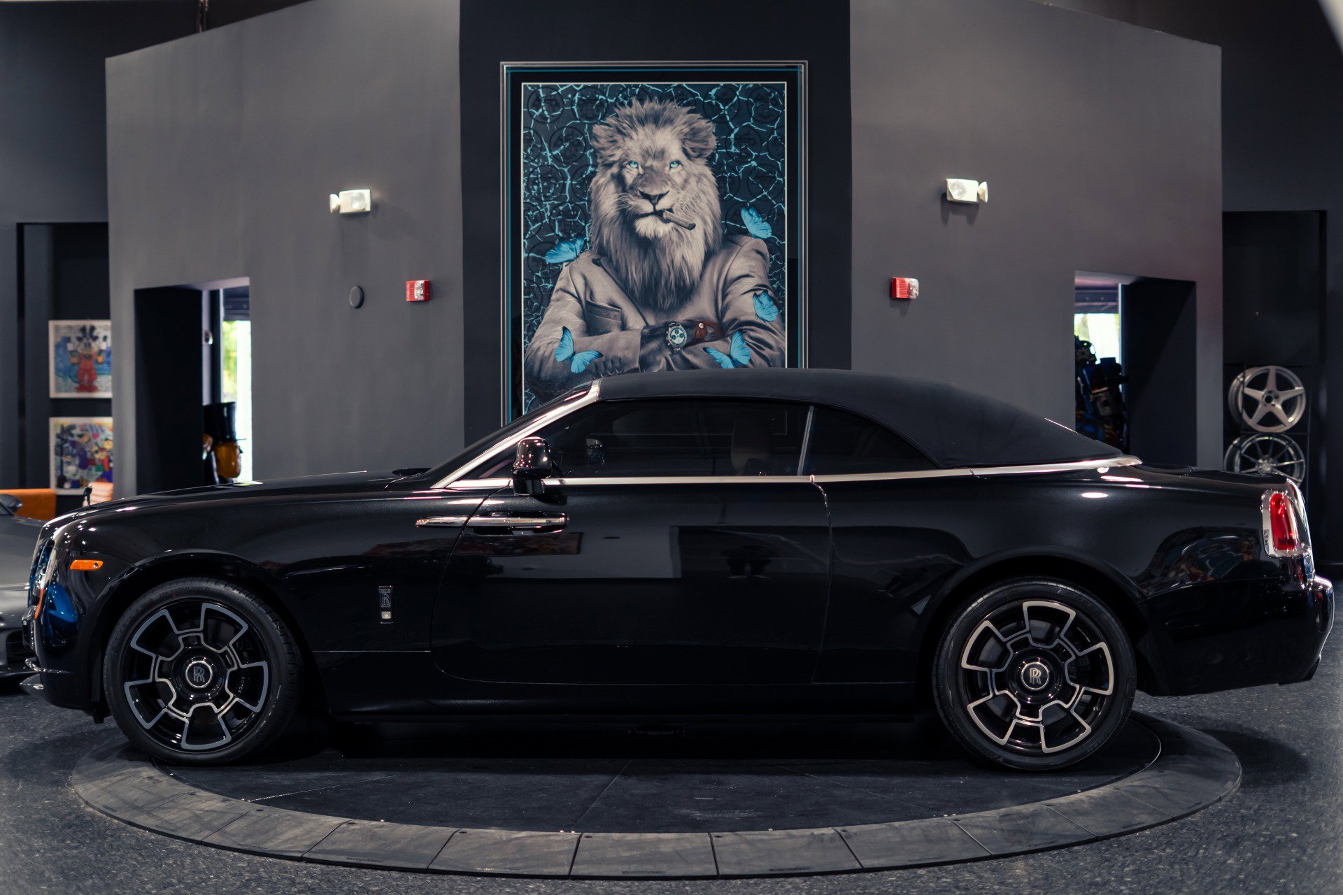 Used 2018 Rolls-Royce Dawn RWD image 39