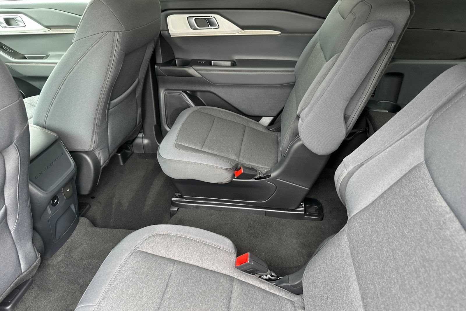 New 2026 Ford Explorer Active RWD image 12