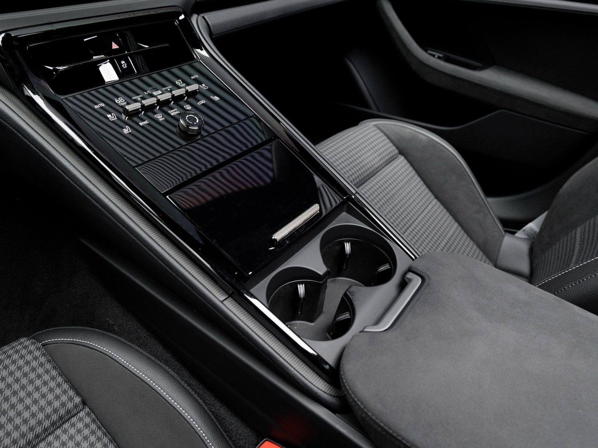 Certified 2025 Porsche Panamera Turbo S image 25