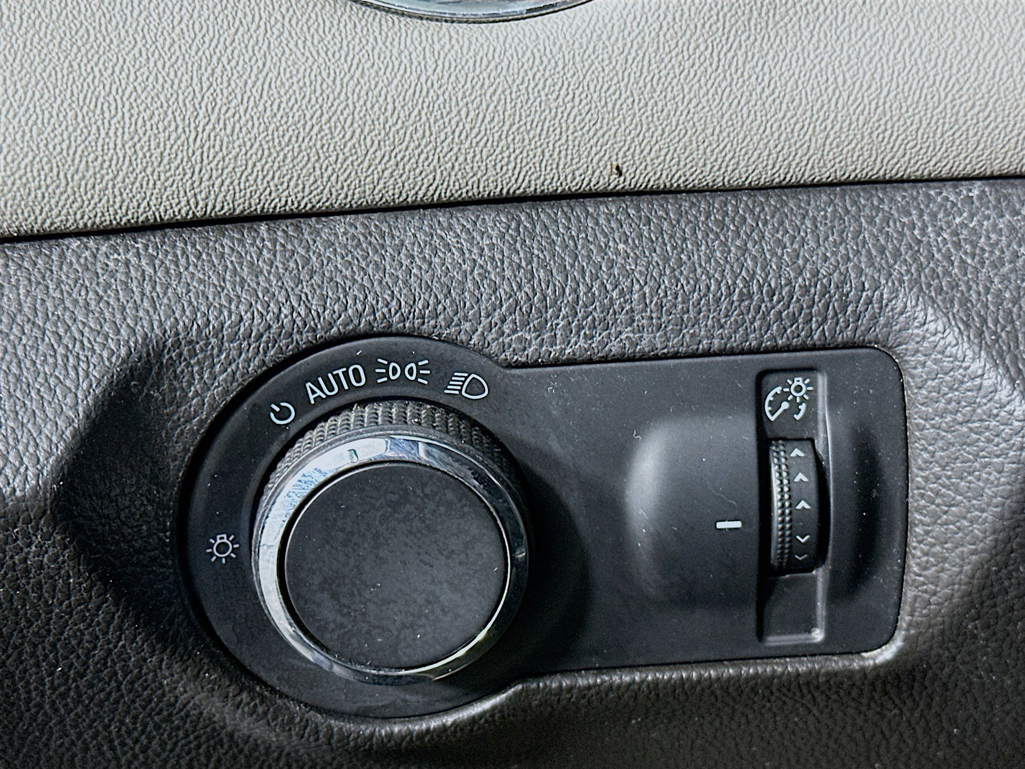 Used 2014 Chevrolet Cruze LS image 17