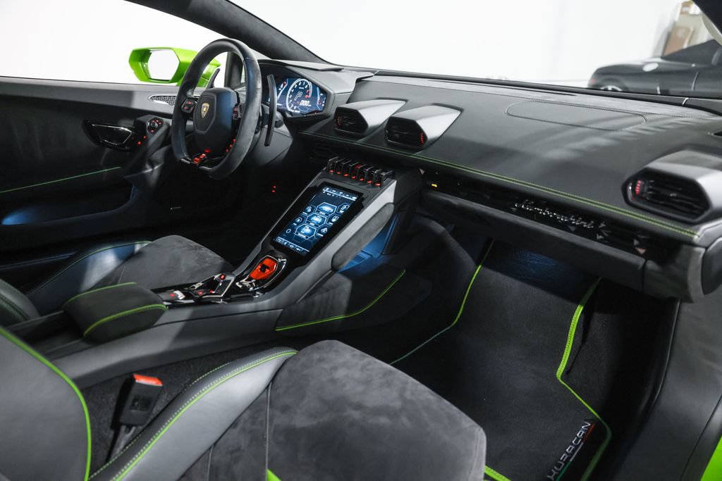 Used 2020 Lamborghini Huracan EVO AWD/4WD image 24