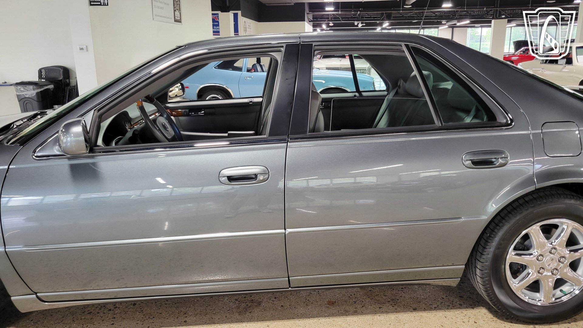 Used 2004 Cadillac Seville SLS w/ Preferred Equipment Group FWD image 26